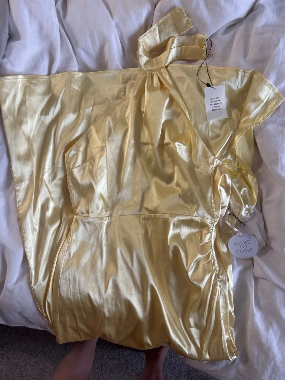 Yellow satin halter maxi dress - Picture 4 of 8